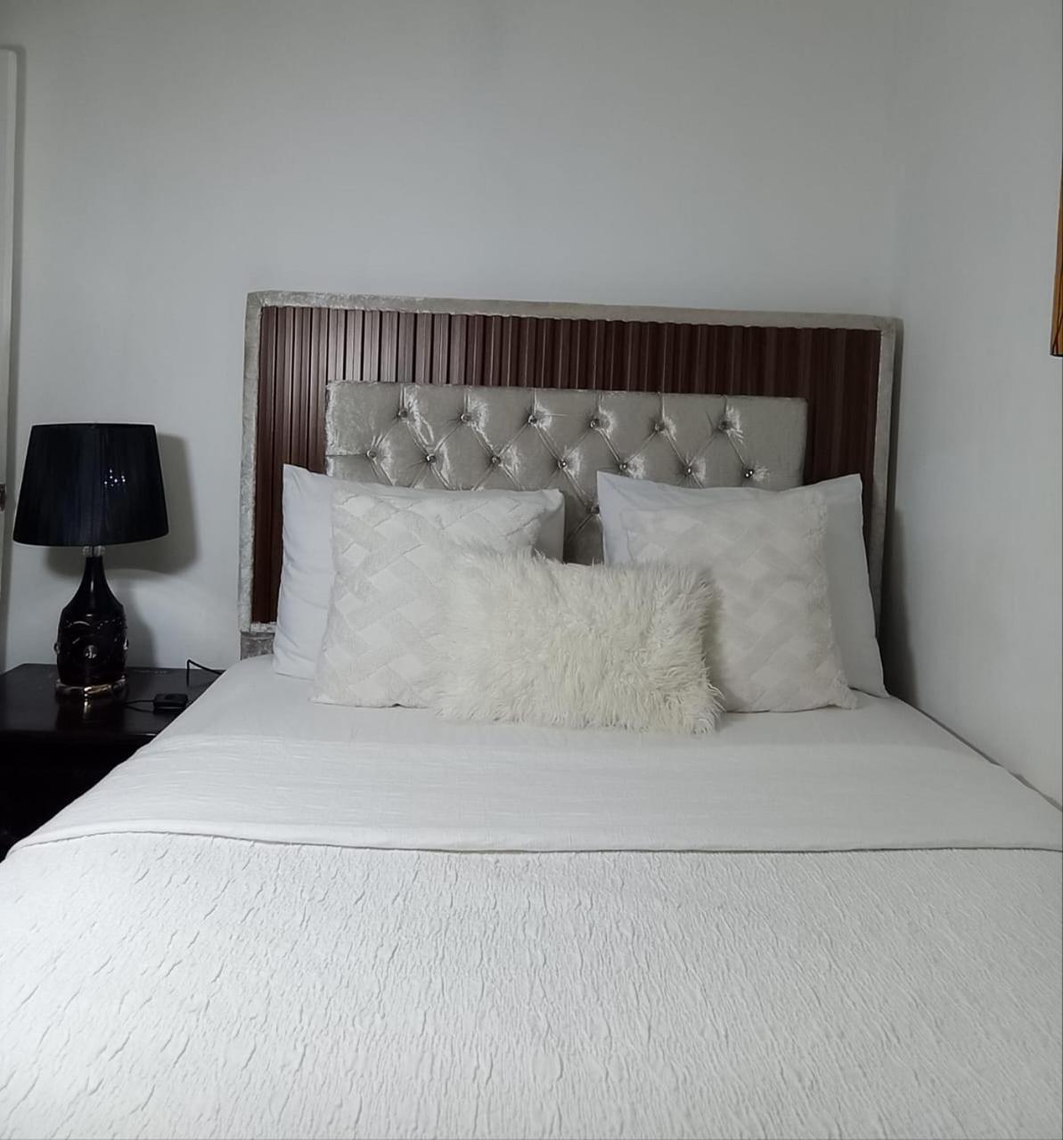 Apartamentos De 1 2 Y 3 Habitaciones 圣地亚哥洛斯卡巴 外观 照片