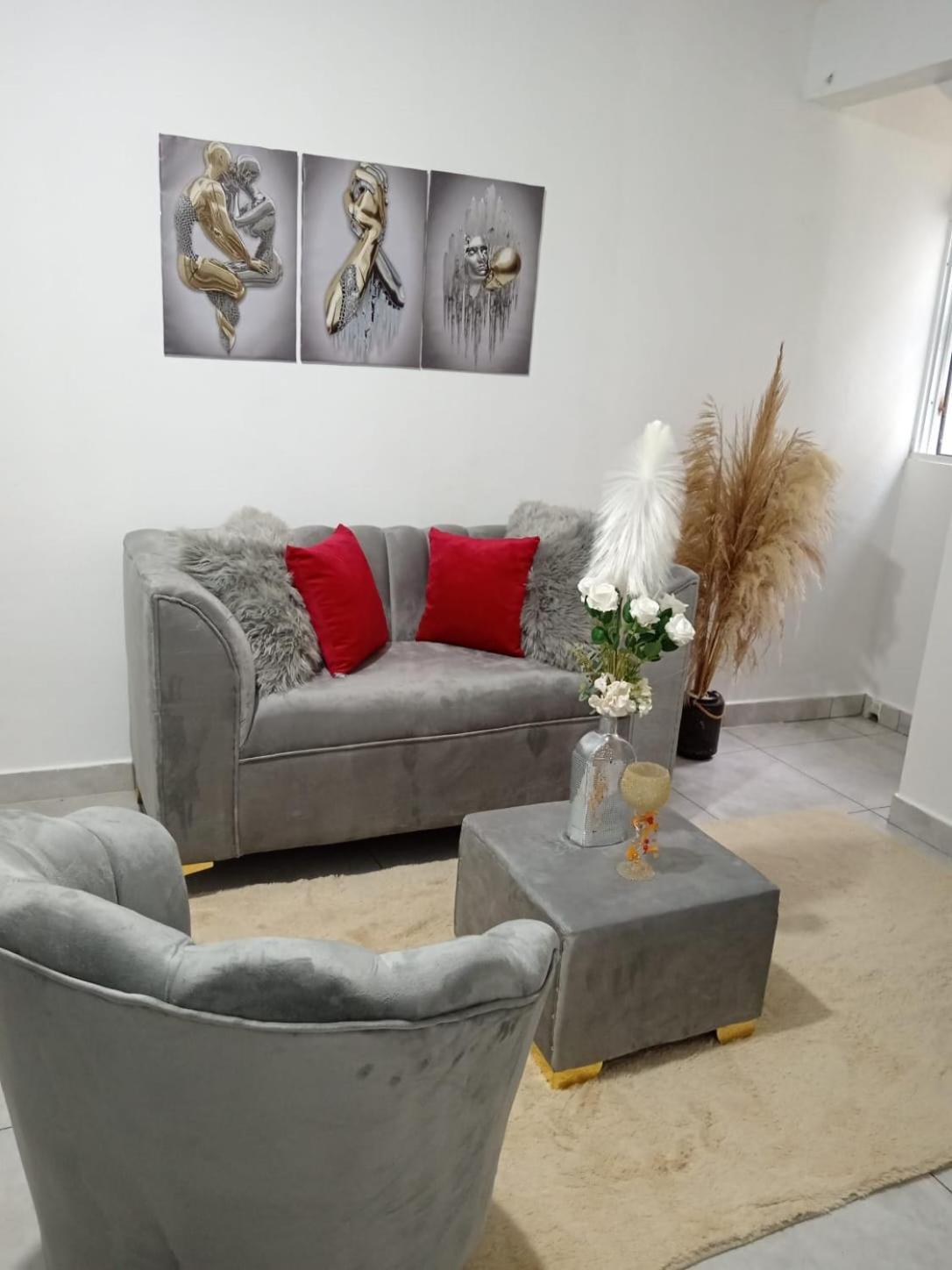 Apartamentos De 1 2 Y 3 Habitaciones 圣地亚哥洛斯卡巴 外观 照片