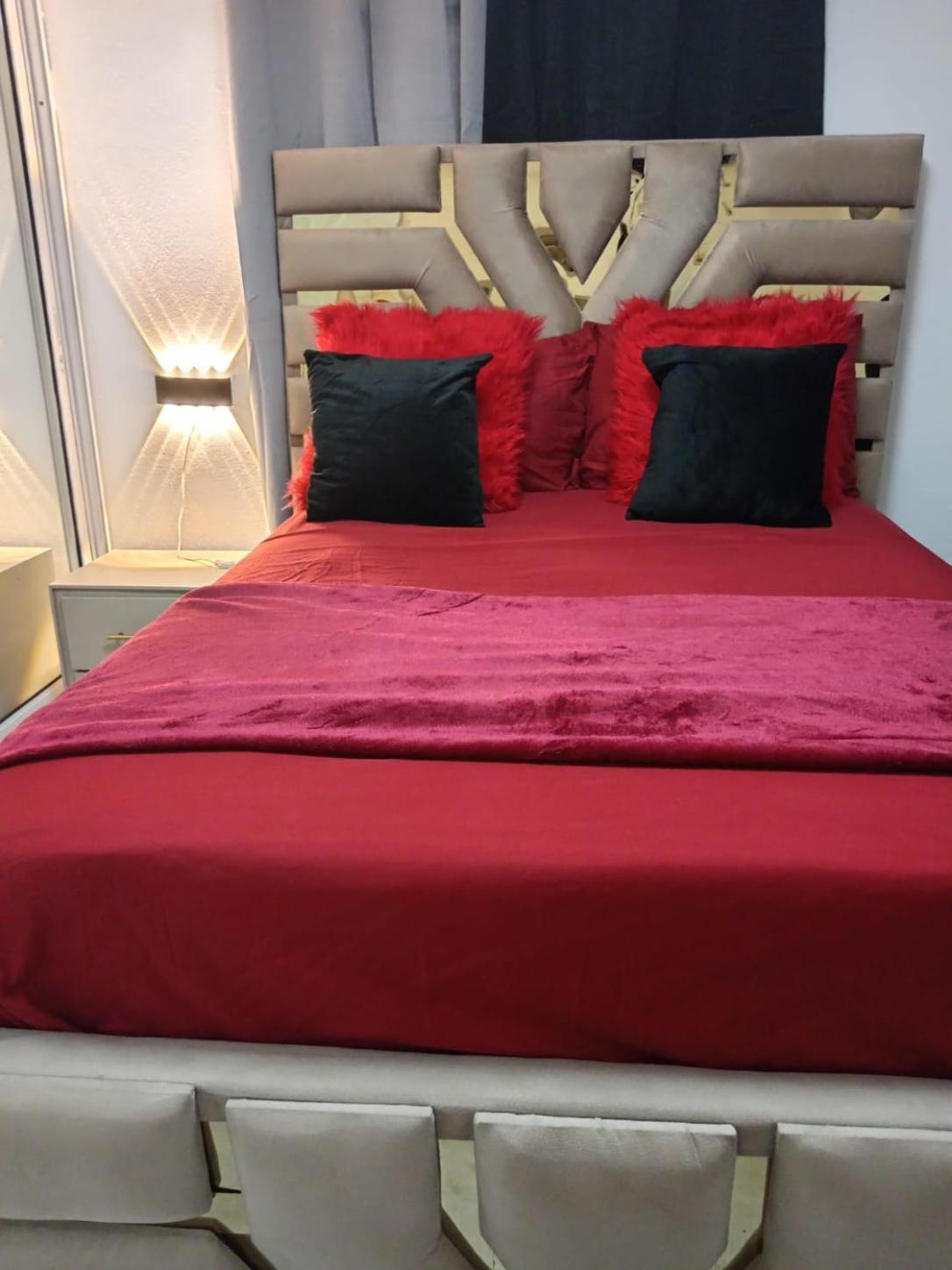 Apartamentos De 1 2 Y 3 Habitaciones 圣地亚哥洛斯卡巴 外观 照片
