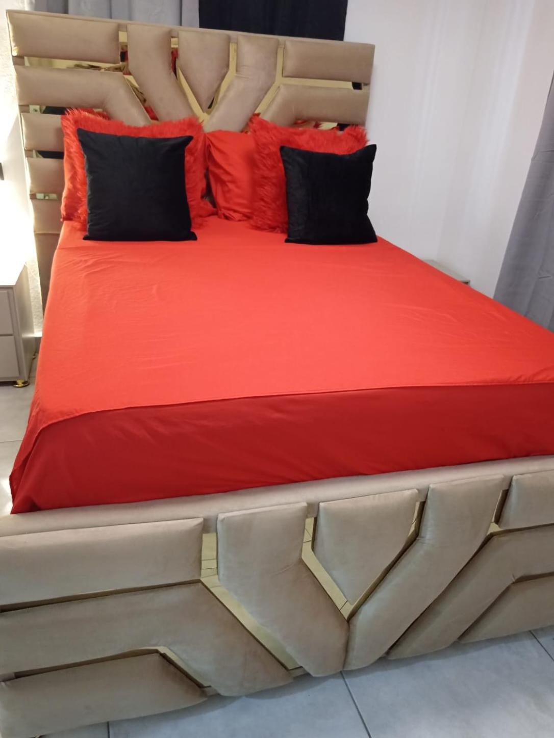 Apartamentos De 1 2 Y 3 Habitaciones 圣地亚哥洛斯卡巴 外观 照片